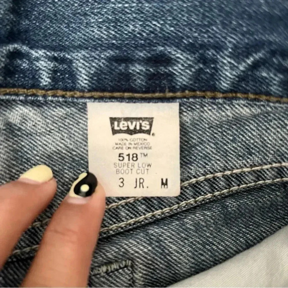 Levi’s ombré cut off  short - Picture 5 of 9